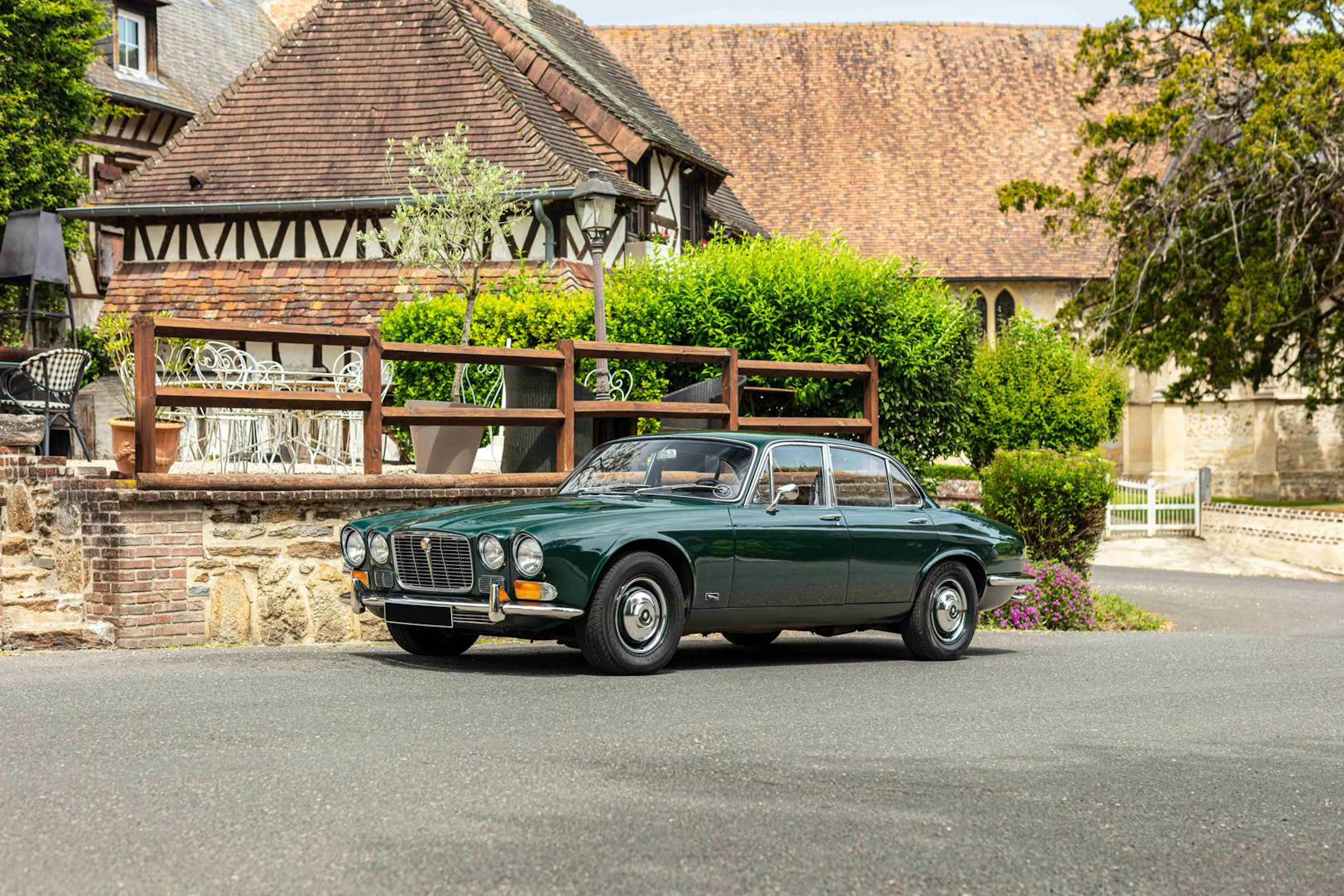 1972 Jaguar XJ-6 VIN 1L64524BW | Hagerty Valuation Tools®